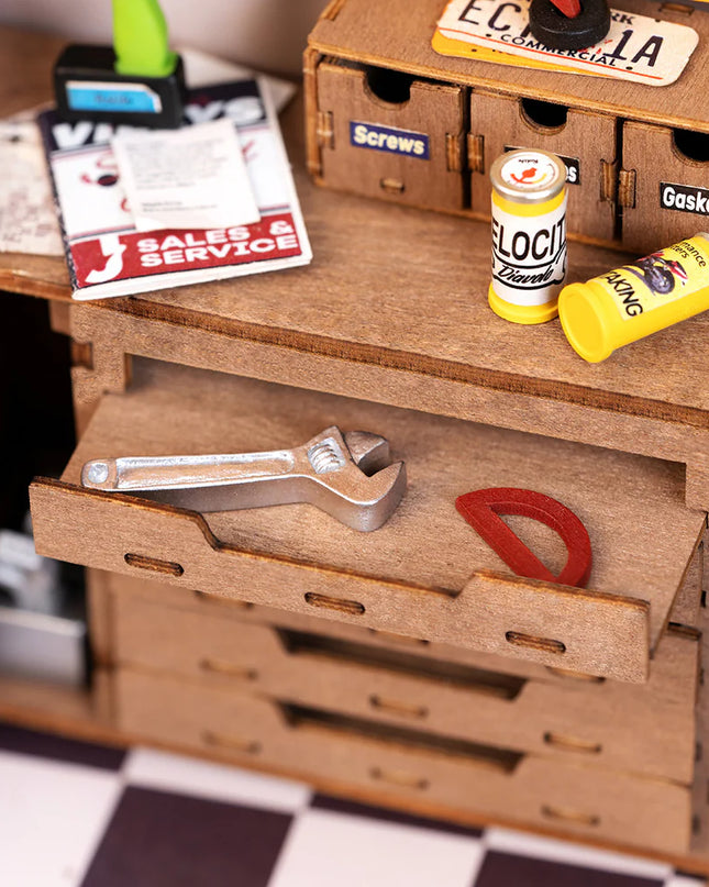DIY Garage Workshop Miniature House